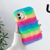 レインボーカラーのふわふわ&もこもこファー! ガーリーiPhone用ケース