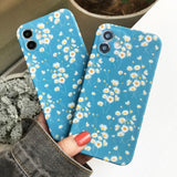 レトロな雰囲気がキュートなデイジー花柄の  iPhone用ケース