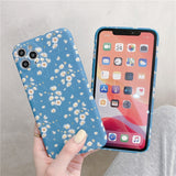 レトロな雰囲気がキュートなデイジー花柄の  iPhone用ケース