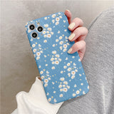 レトロな雰囲気がキュートなデイジー花柄の  iPhone用ケース