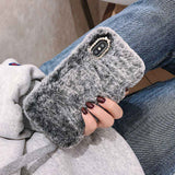 レインボーカラーのふわふわ&もこもこファー! ガーリーiPhone用ケース