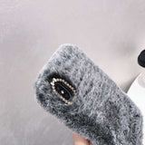 レインボーカラーのふわふわ&もこもこファー! ガーリーiPhone用ケース