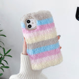 レインボーカラーのふわふわ&もこもこファー! ガーリーiPhone用ケース