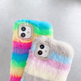 レインボーカラーのふわふわ&もこもこファー! ガーリーiPhone用ケース
