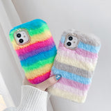 レインボーカラーのふわふわ&もこもこファー! ガーリーiPhone用ケース