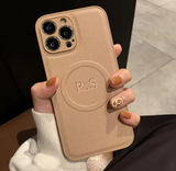 Magsafe機能付き 高品質レザー カスタム文字 刻印可 オーダーメイド 3色 iPhone用ケース(Coloress：中央3D刻印）