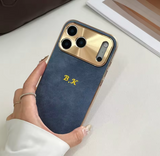 【名入れ可】ラムスキンレザー iPhone用ケース｜大人カッコいい・刺繍フォントスタイル（ゴールド・全4色）