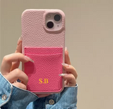 ツートンカラー ポケット付きの イニシャル入れ可 6色 iPhone用ケース(ゴールド：中央3D刻印）