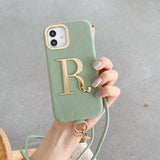 名入れ iPhone用ケース｜ゴールドイニシャル・レザー調・ストラップ付き・iPhone 12〜18対応