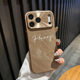 名入れオーダーメイド iPhone用ケース｜デニム調合成レザー・メッキ加工カメラ保護｜iPhone 15〜18対応
