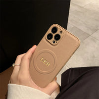 Magsafe機能付き 高品質レザー カスタム文字 刻印可 オーダーメイド 3色 iPhone用ケース(ゴールド：中央3D刻印）