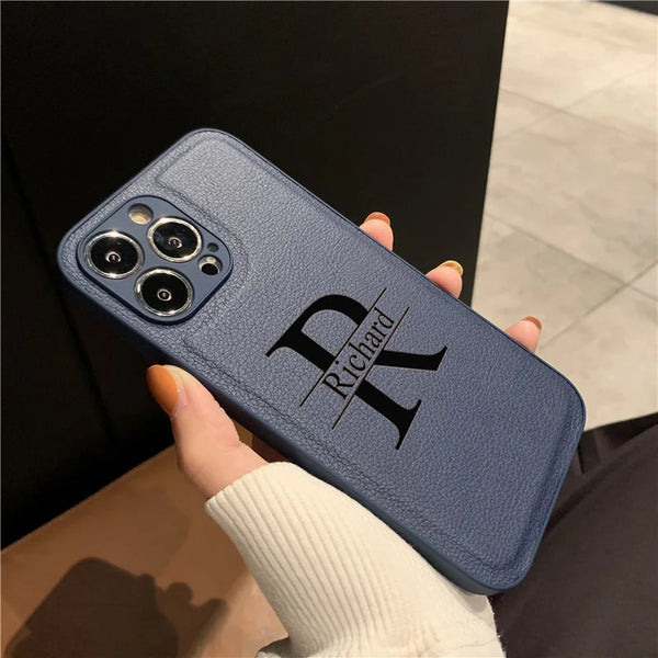 《13シリーズ～》高品質レザー 大人カッコいい 大文字イニシャル 名入れ 文字入れ ８色 iPhone用ケース