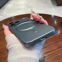17シリーズ登場❣ ラグジュアリー マグネット式 ワイヤレス充電対応 マットケース 耐衝撃 ソフトカバー ３色 iPhone用ケース