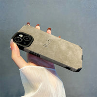 大人カッコいい 名入れ イニシャル入れ ナンバー入れ可 柔らかラムスキン( lambskin Leather) 3色 iPhone用ケース(Colorless：中央3D刻印)