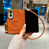 Samsung Galaxy Z Fold8対応 高級ビジネス風クレイジーホースレザーケース｜MagSafe対応・ワイドリストストラップ付き・耐衝撃保護カバー