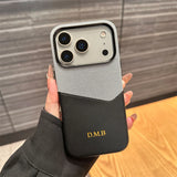 イニシャル刻印・マグネット式カードホルダー付き 高級PUレザーケース（ゴールド）｜iPhone 12〜17 / Pro Max・Plus 対応