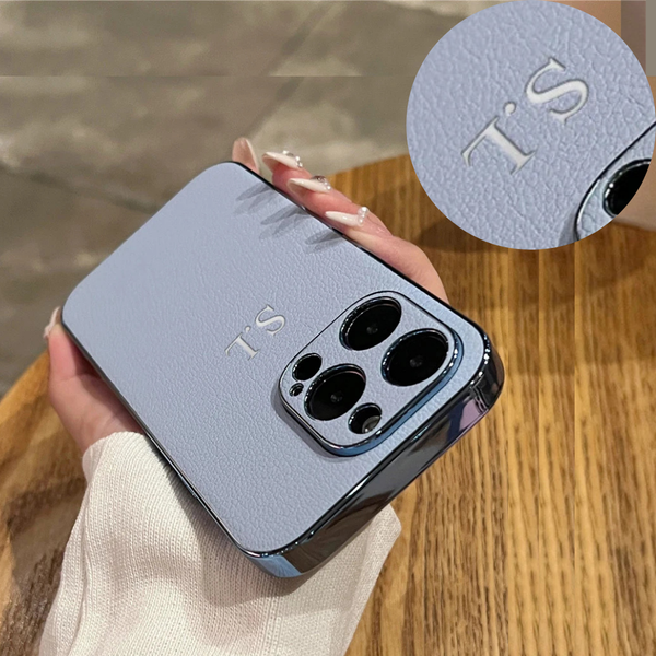 iPhone16シリーズ登場❣ラムスキンの イニシャル入れ ラグジュアリー オーダーメイド5色 iPhone用ケース(Silver：中央3D刻印）