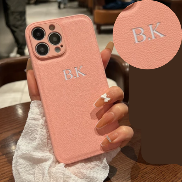高品質レザー カスタム文字 シルバーで 刻印できる オーダーメイド 4色 iPhone用ケース(シルバー：中央3D刻印）