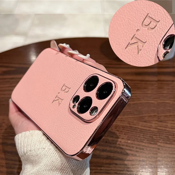 ラムスキンの イニシャル入れ ラグジュアリー オーダーメイド5色 iPhone用ケース(Colorless:中央3D刻印）