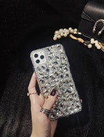 きらびやかなクリスタルとダイヤモンドのバックシェルが全面に 4色クリスタルの iPhone用ケース